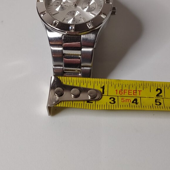 Very Nice 6 Inch Silver Tone Guess Watch - Picture 10 of 11